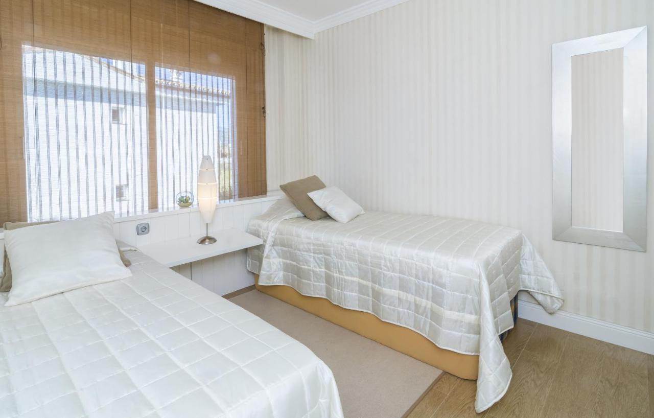 Hb - Comfortable Beachfront Holiday Apartment Εστεπόνα Εξωτερικό φωτογραφία